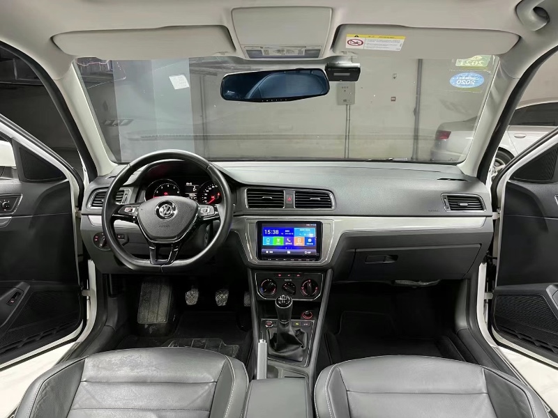 成都17年大众朗逸8