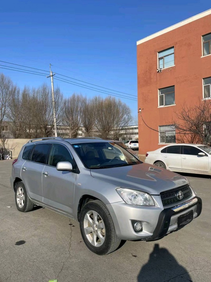 沈阳10年丰田RAV42