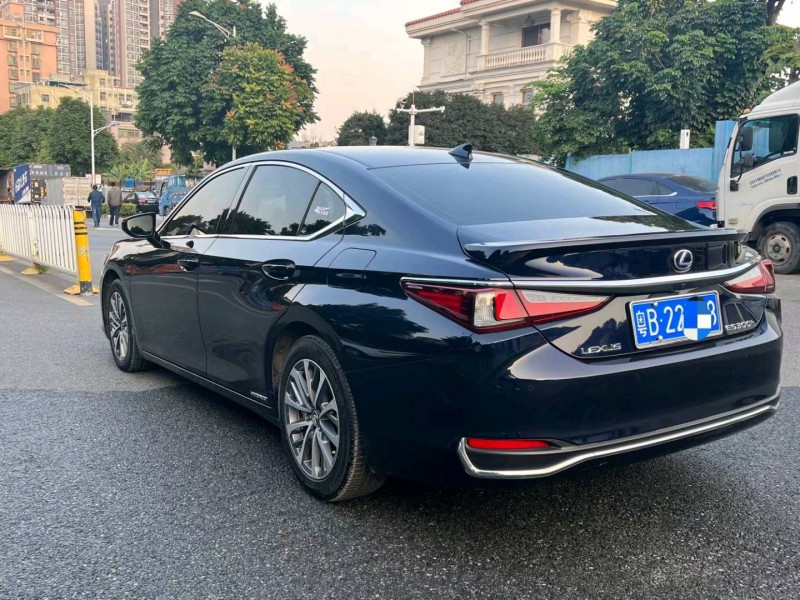 广州22年雷克萨斯ES8