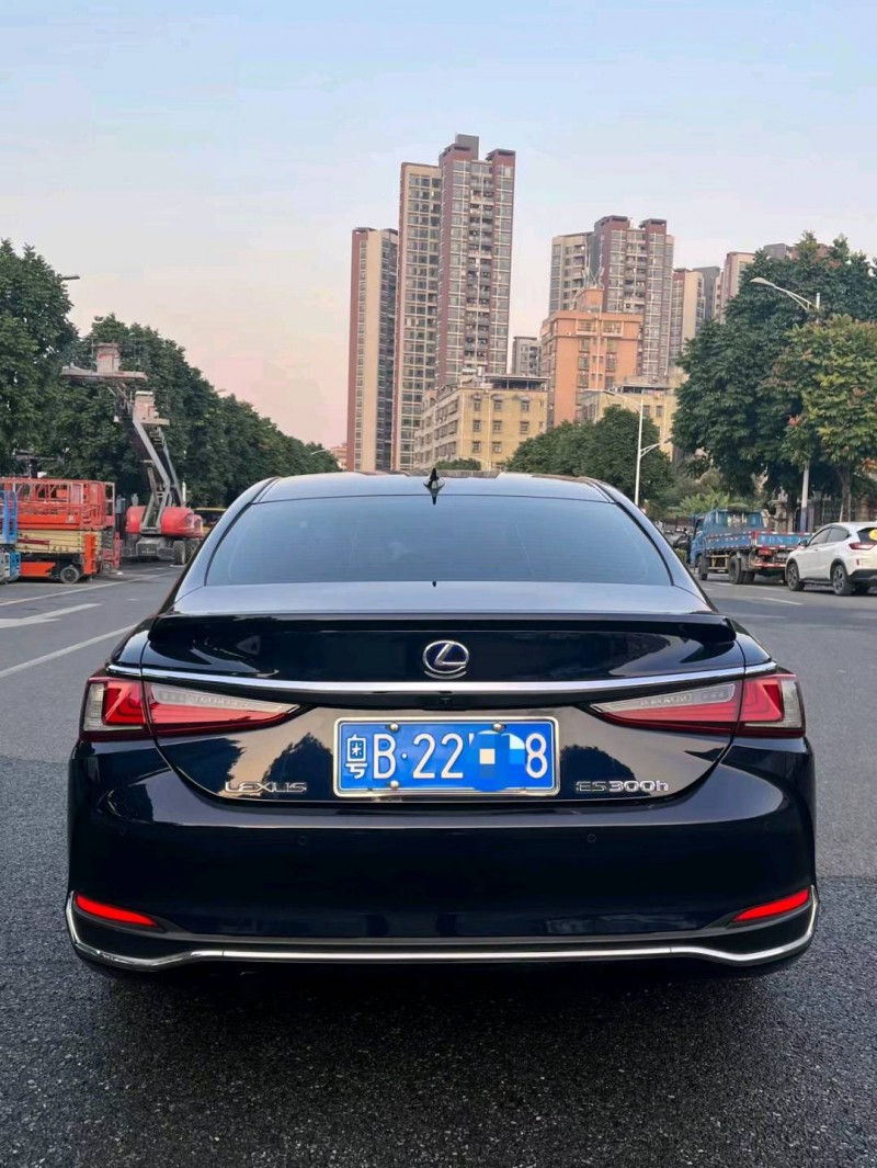 广州22年雷克萨斯ES9