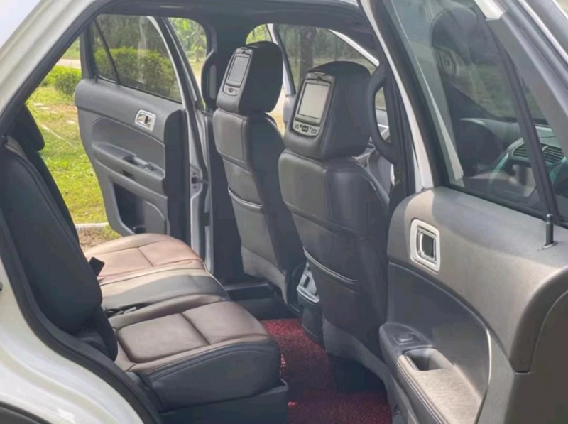 重庆15年福特探险者4