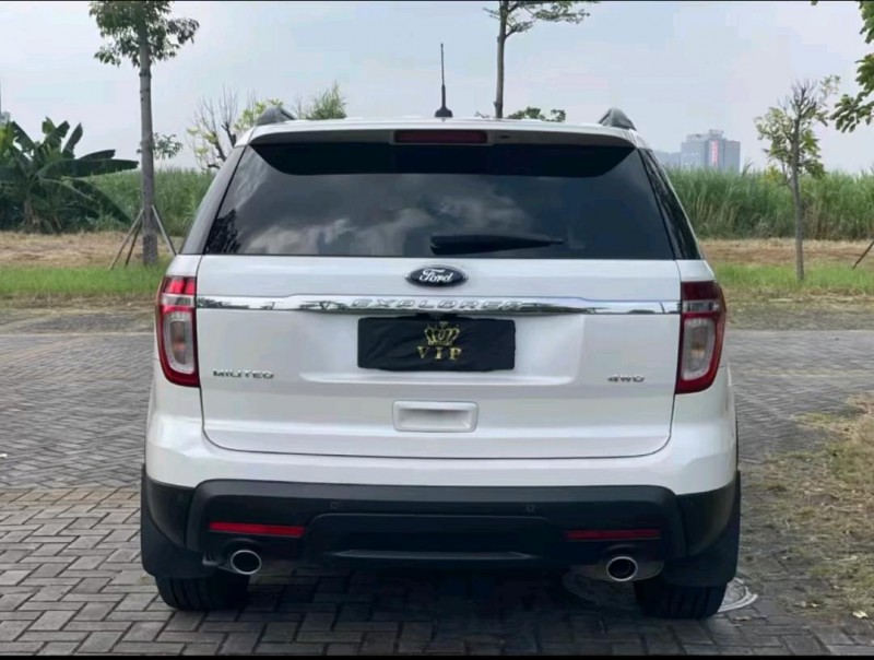 重庆15年福特探险者1