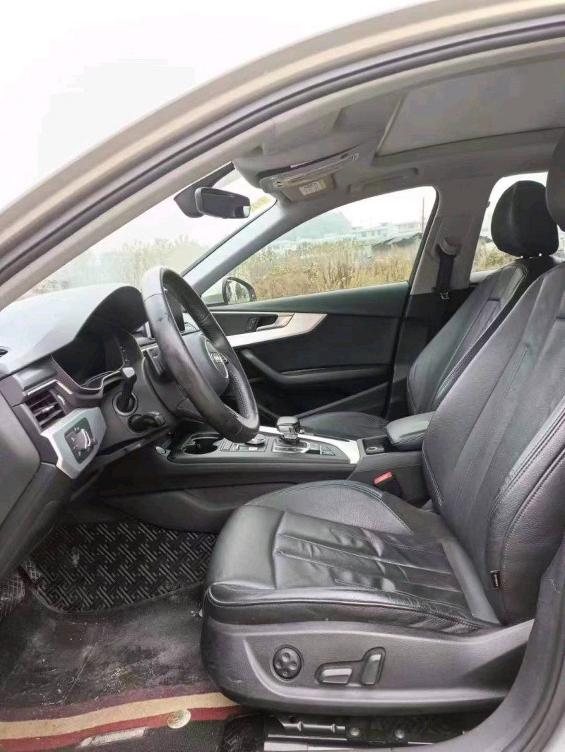 安顺19年奥迪A4L1