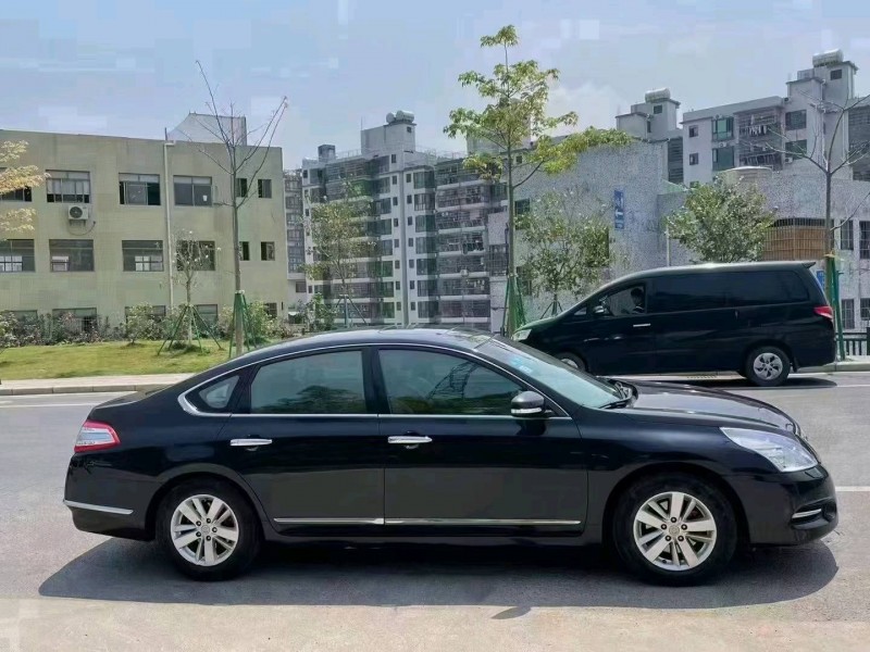广州11年日产天籁4