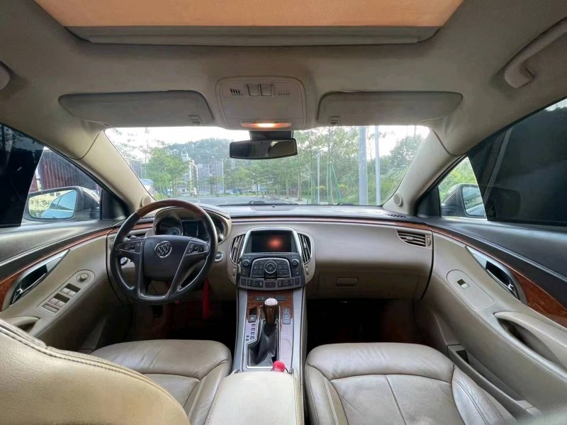 广州10年别克君越7