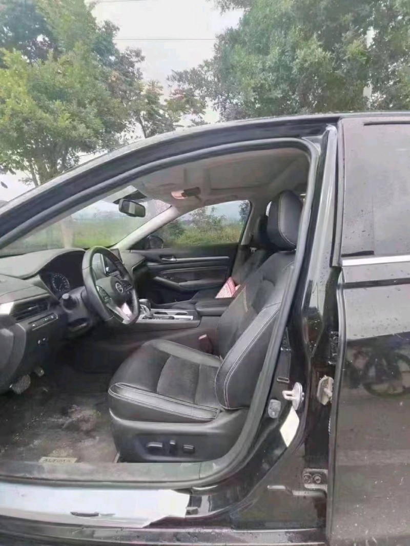 安顺19年日产天籁4