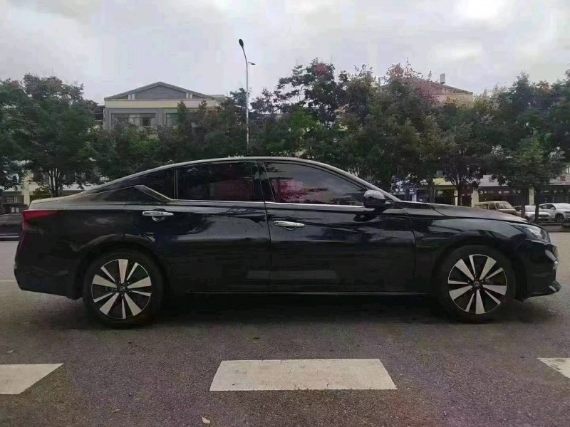 安顺19年日产天籁3