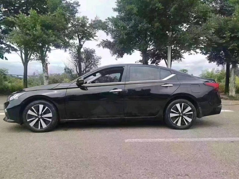 安顺19年日产天籁6