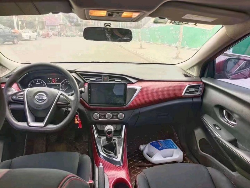 安顺16年日产蓝鸟4