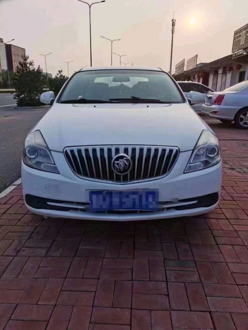 临沂16年别克凯越1