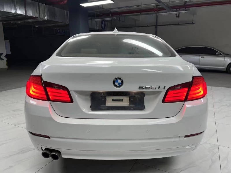 成都11年宝马5系4