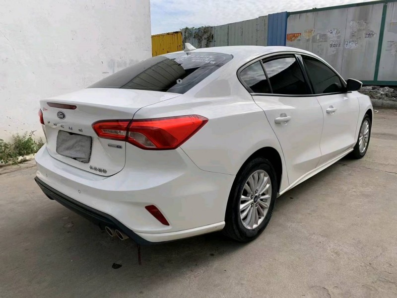 广州19年福特福克斯9