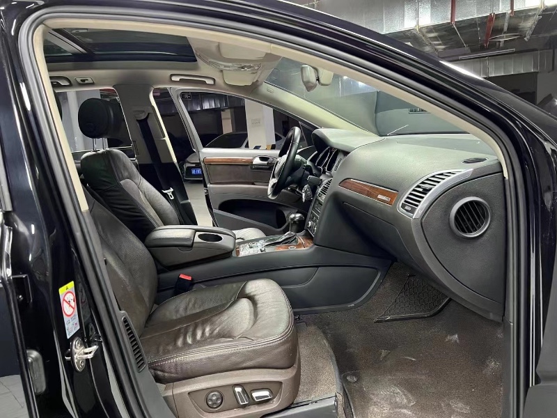 成都15年奥迪Q73