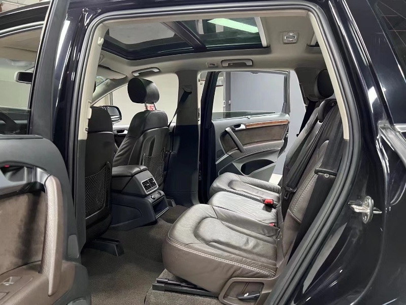 成都15年奥迪Q75