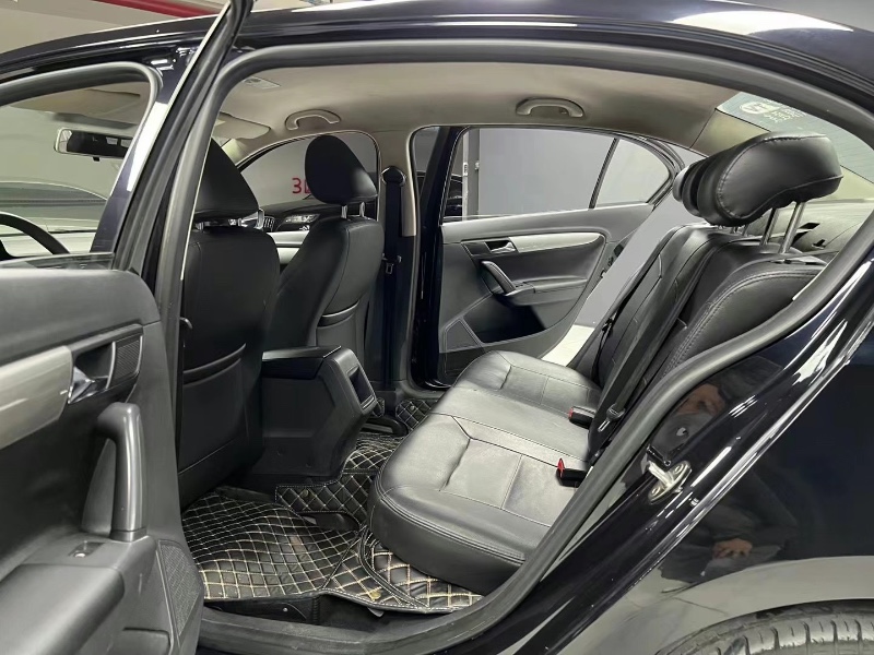 成都16年大众朗逸9