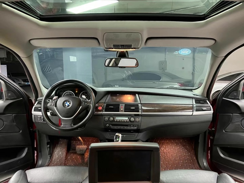 成都09年宝马X68