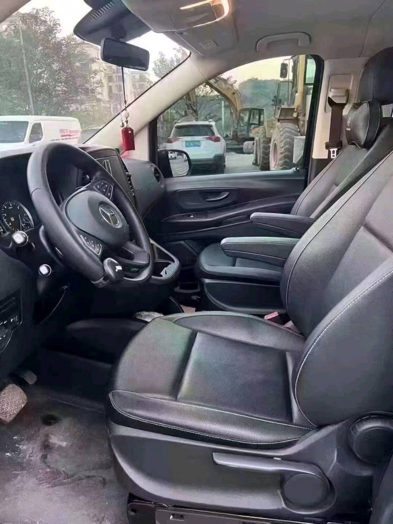 重庆20年奔驰威霆3