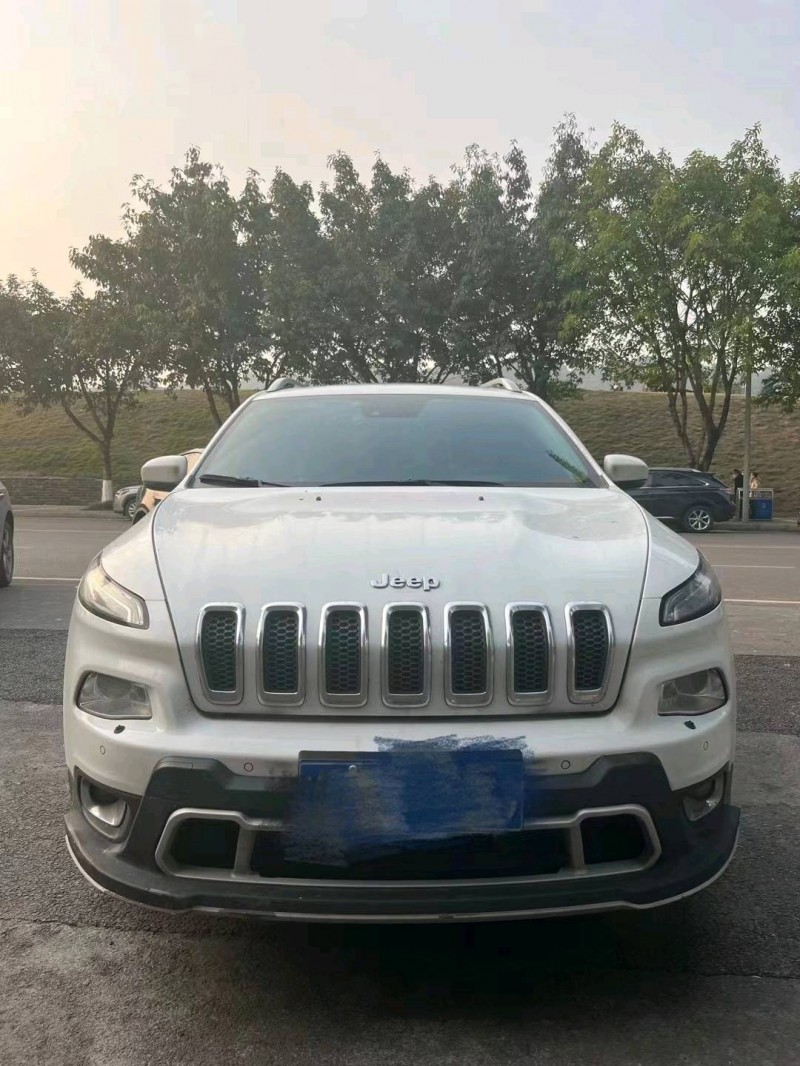 重庆15年Jeep自由光1