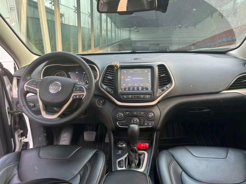 重庆15年Jeep自由光3