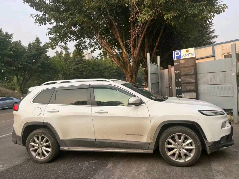 重庆15年Jeep自由光5