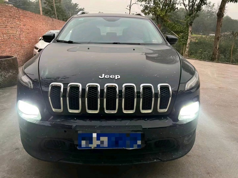 重庆17年Jeep自由光1