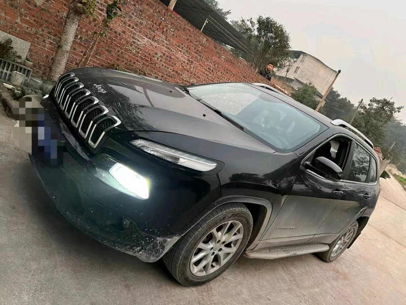 重庆17年Jeep自由光2