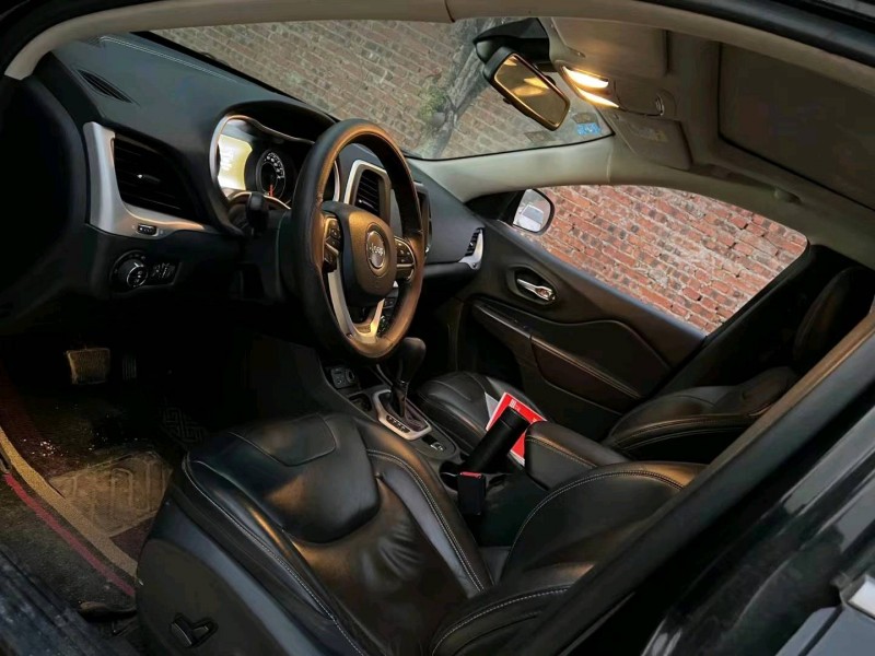 重庆17年Jeep自由光3