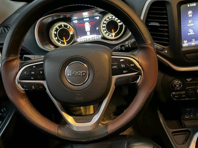 重庆17年Jeep自由光4