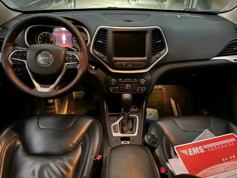 重庆17年Jeep自由光7