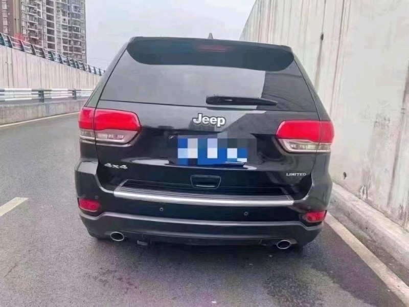 重庆16年Jeep大切诺基2