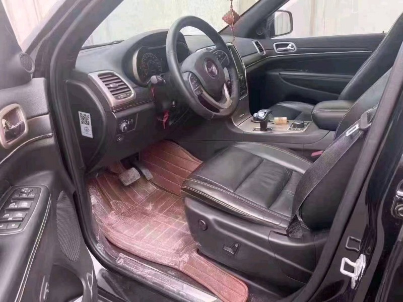 重庆16年Jeep大切诺基4