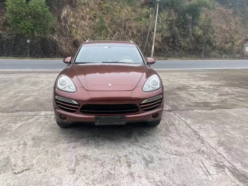 济南12年保时捷卡宴1