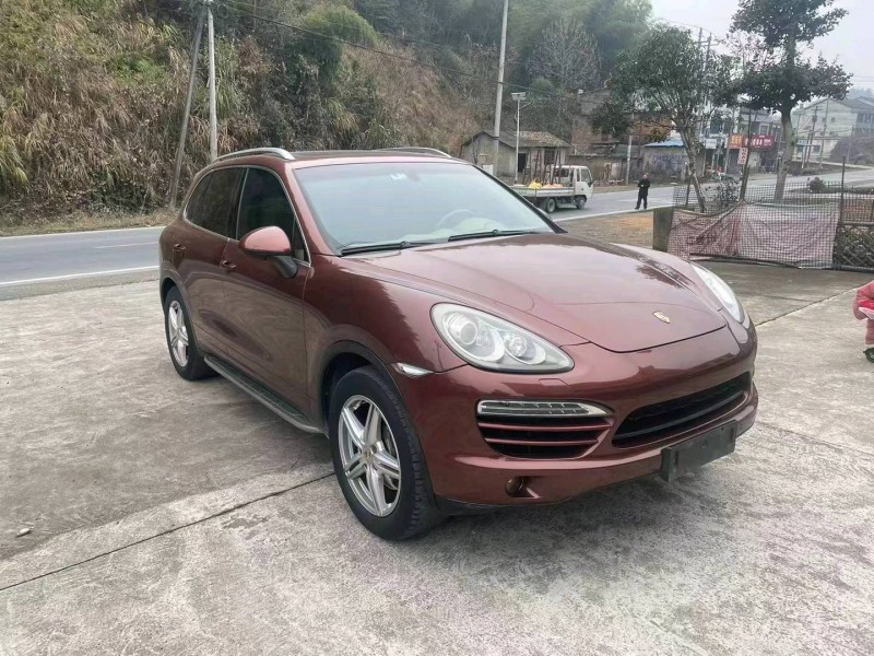 济南12年保时捷卡宴2