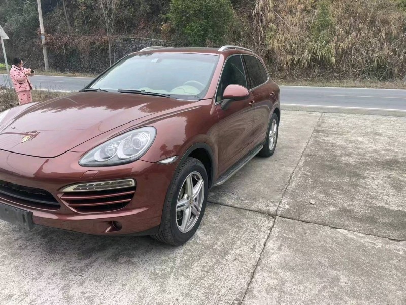 济南12年保时捷卡宴3