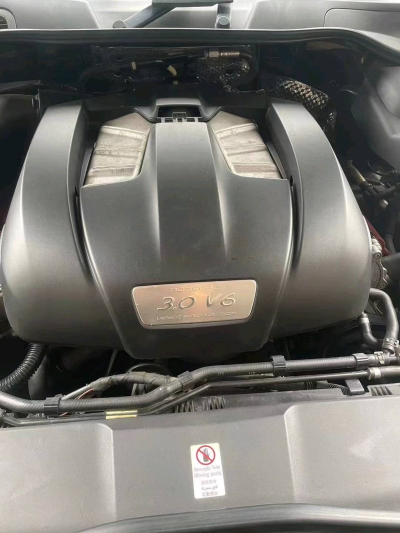 济南12年保时捷卡宴4