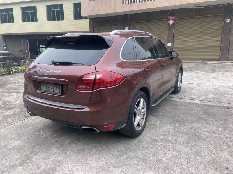 济南12年保时捷卡宴8