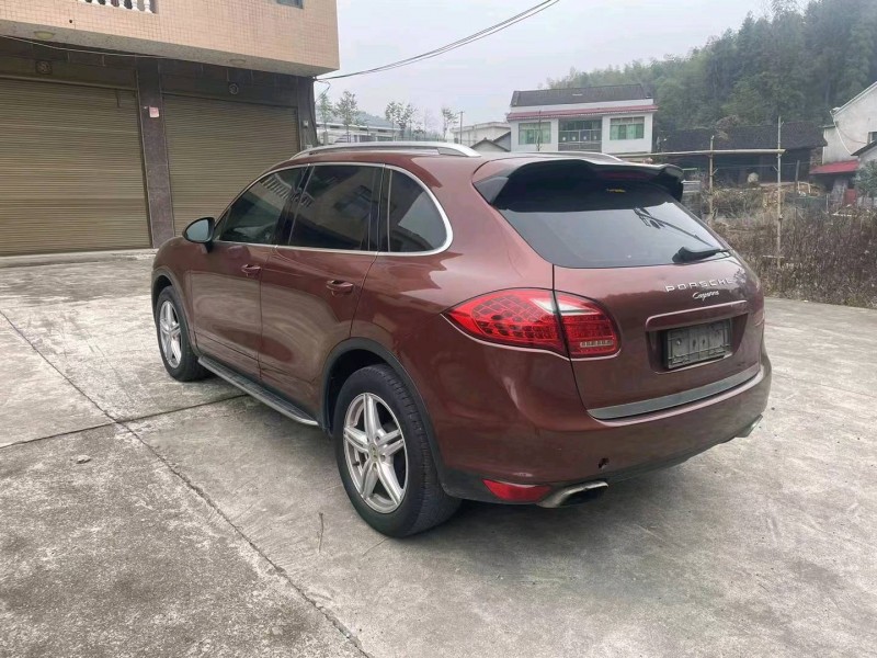 济南12年保时捷卡宴9