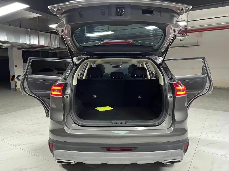 成都21年吉利博越6