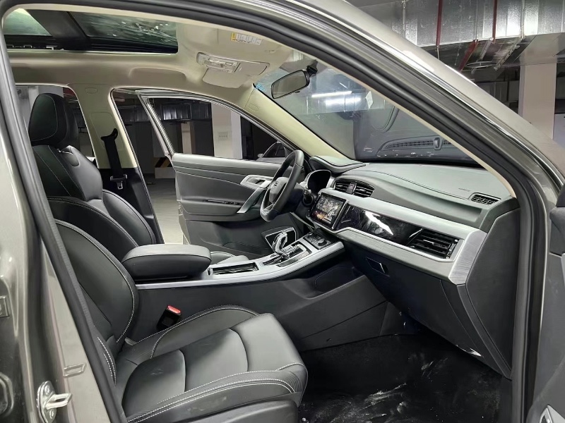 成都21年吉利博越7