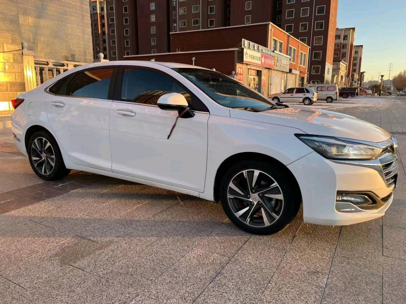 邯郸19年北汽绅宝智行9