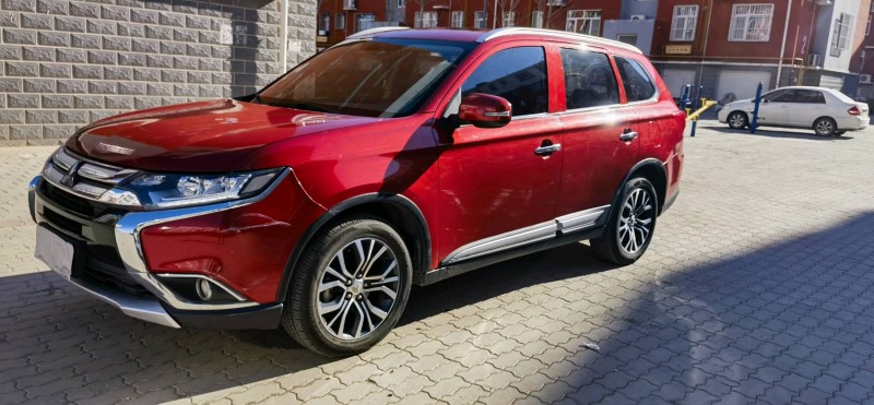 邯郸17年三菱欧蓝德3