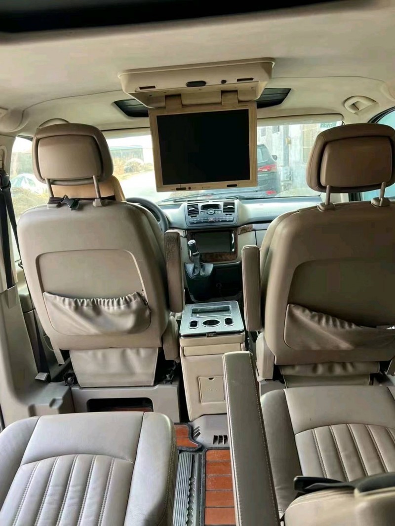 枣庄11年奔驰唯雅诺4