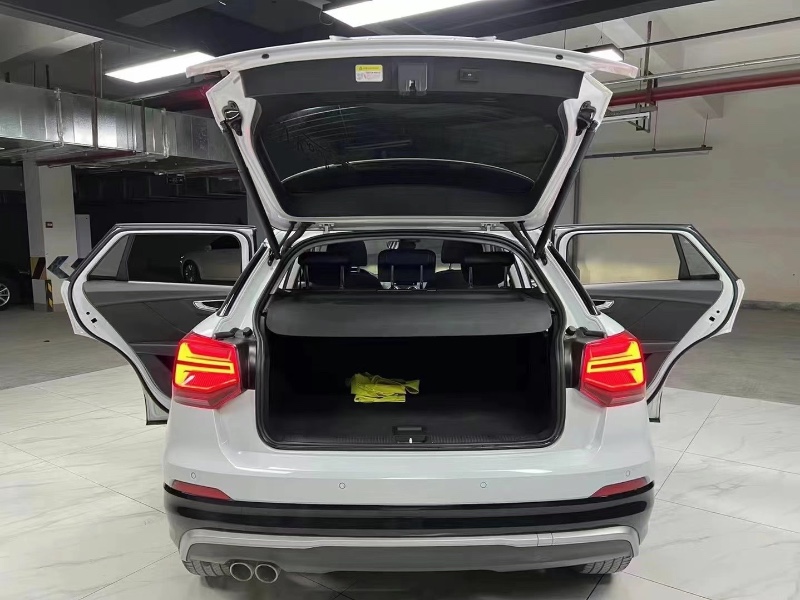 成都19年奥迪Q27