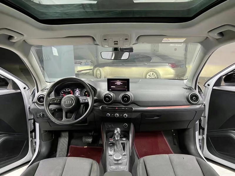 成都19年奥迪Q28