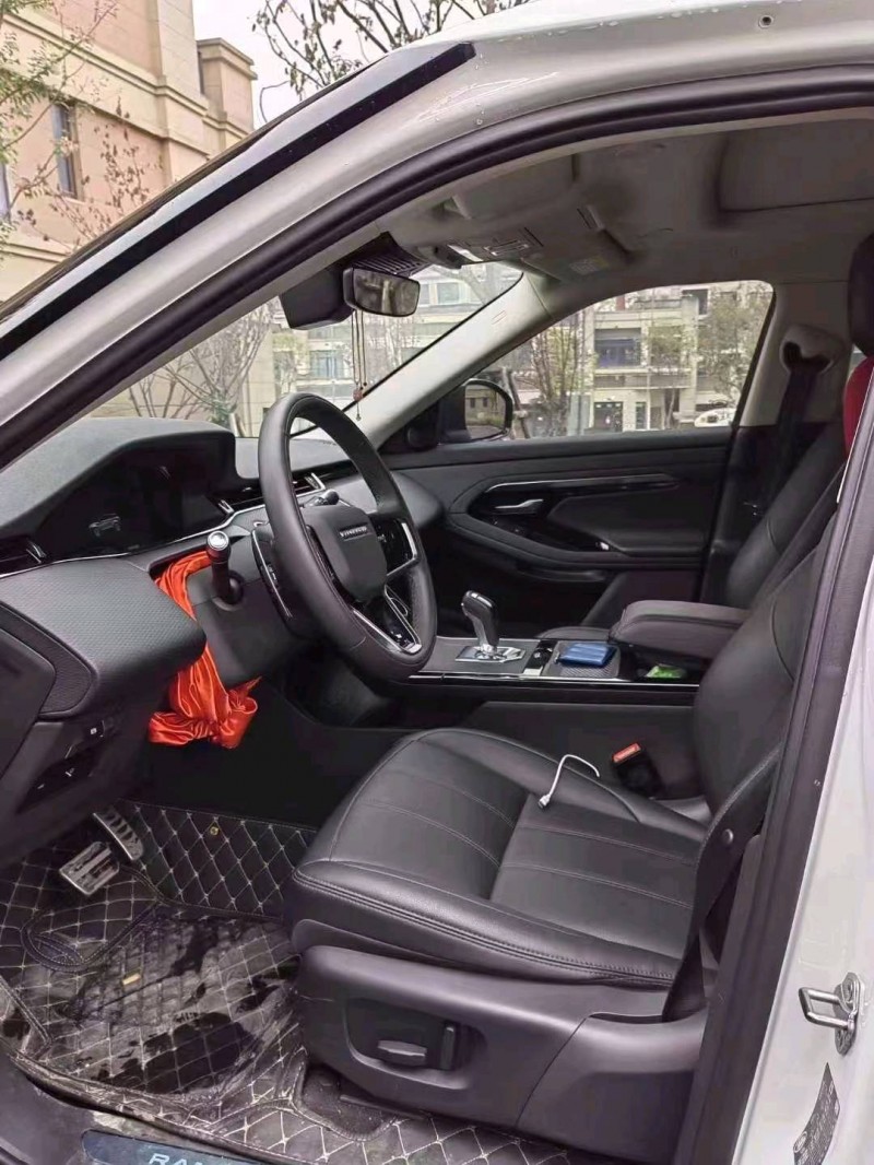 重庆22年路虎极光6