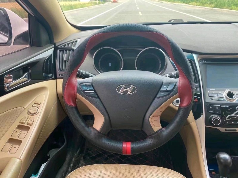 济南17年现代索纳塔八5