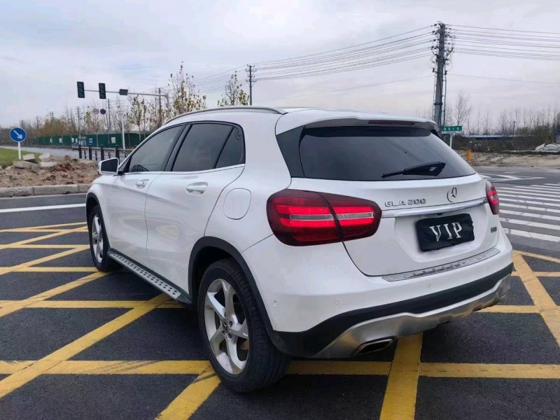 常州17年奔驰GLA4