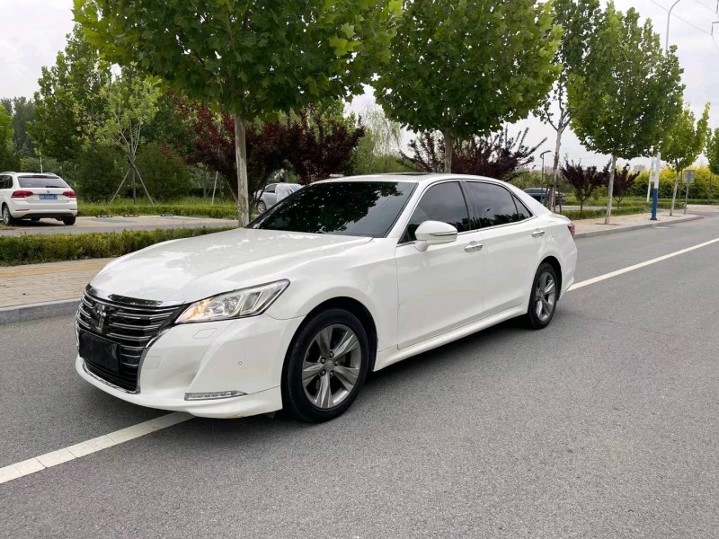 廊坊16年丰田皇冠2