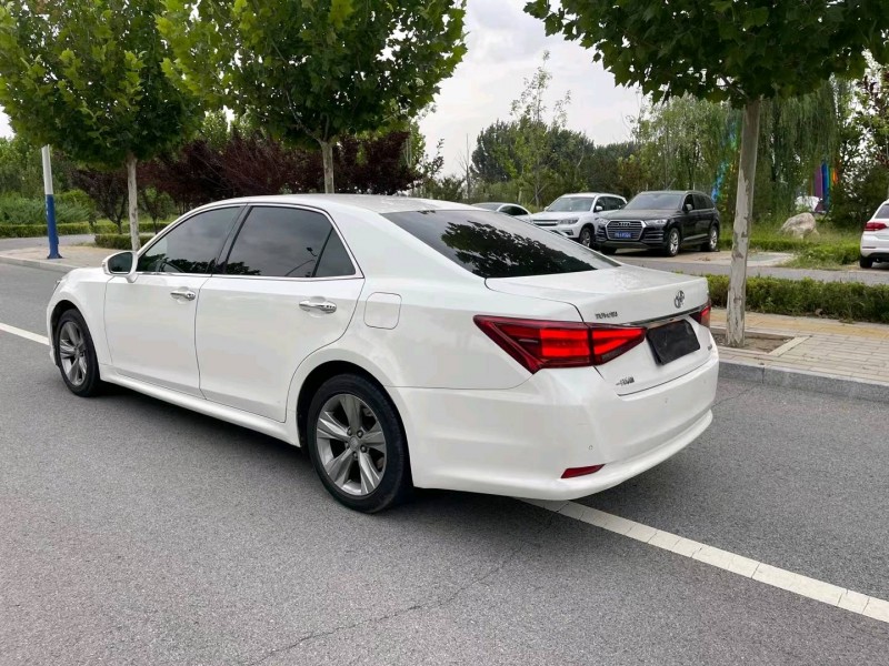 廊坊16年丰田皇冠4