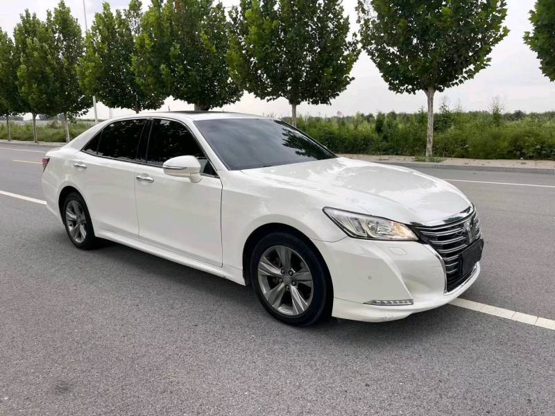 廊坊16年丰田皇冠3